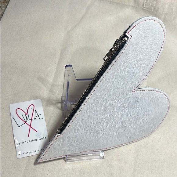 LuLA by Angelica Cota I HEART LuLA White Italian Lamb Leather Heart Clutch NWT - Picture 5 of 9